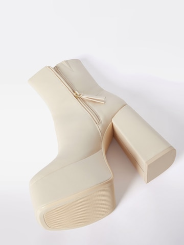 Bottines Bershka en blanc