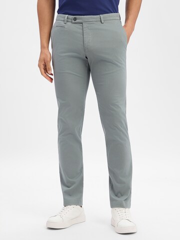 bugatti Regular Hose Aturo in Grün: Vorderseite