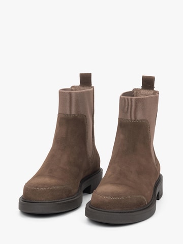Estro Chelsea Boots '09-3596' in Brown