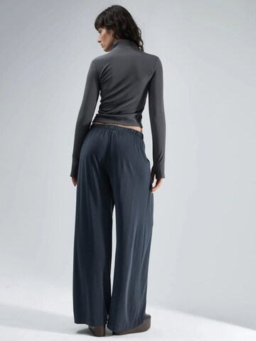 Loosefit Pantaloni di Busem in grigio