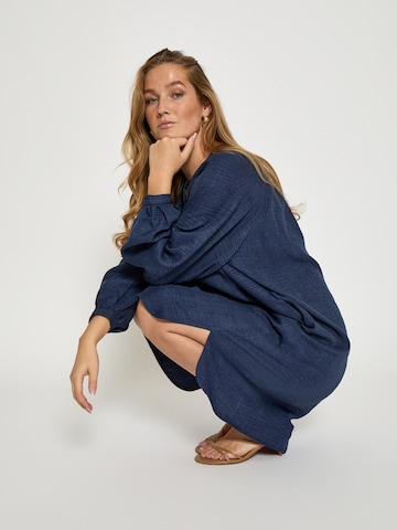 Peppercorn Sukienka koszulowa 'Gaby' w kolorze niebieski