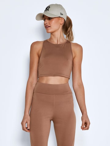 Noisy may Top 'Noga' in Brown: front