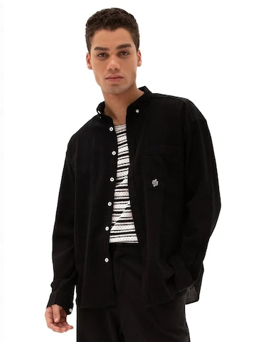 Giesto - Camisa em preto: frente