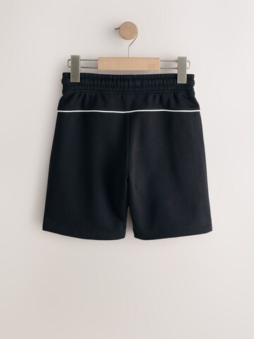 Next Regular Shorts in Schwarz