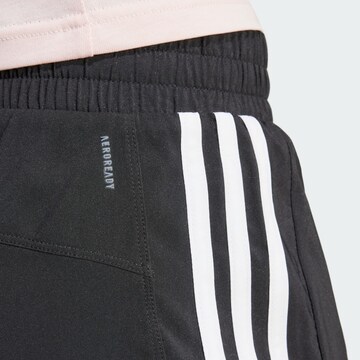 ADIDAS PERFORMANCE Loosefit Sportshorts 'Pacer' in Schwarz