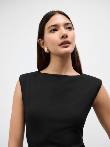 Next Top in Black
