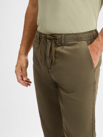 Lindbergh Regular Chino Pants in Green