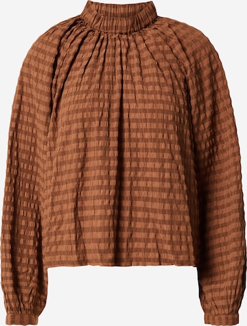 VERO MODA - Blusa 'ENGA' en marrón: frente