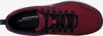 Baskets basses 'Summits Brisbane' SKECHERS en rouge