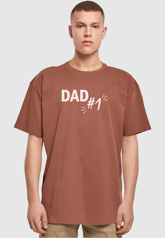 Merchcode Shirt 'Fathers Day - Dad Number 1' in Bruin: voorkant