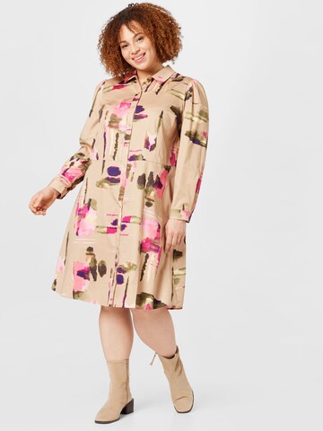 Selected Femme Curve Sukienka koszulowa 'Woodie' w kolorze beżowy: przód