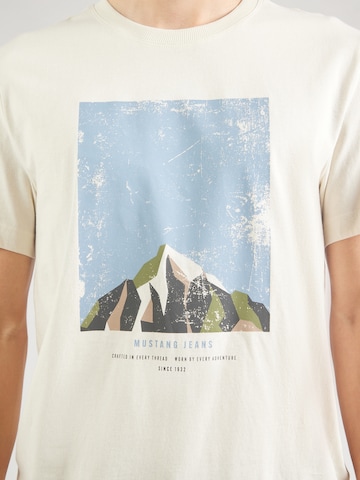 Tricou 'AUSTIN' de la MUSTANG pe alb