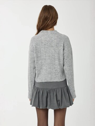 Hiccup Pullover in Grau