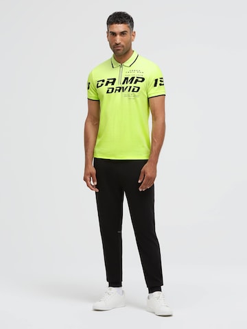 CAMP DAVID T-shirt i gul