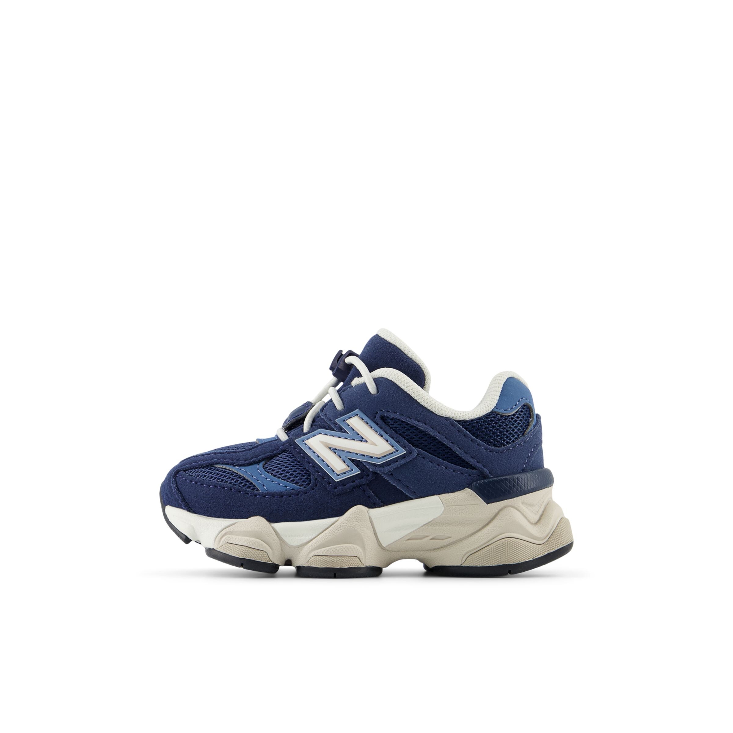 new balance Trainers '9060' in Blue: front