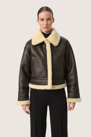 SOAKED IN LUXURY Winterjas ' Elora' in Zwart: voorkant