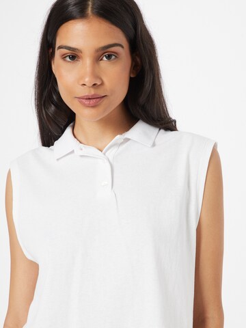 Gina Tricot Тениска 'Charlotte' в бяло