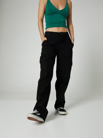 A LOT LESS Wide leg Pants 'Frances' in Black: front