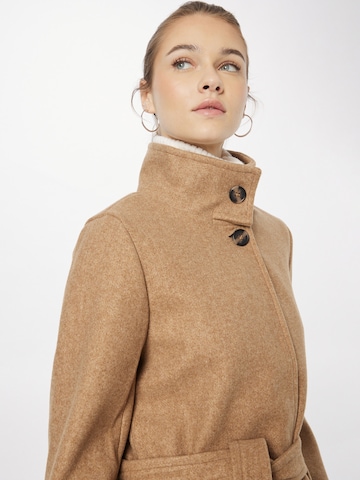 Cappotto di mezza stagione di b.young in beige