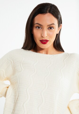 Pullover di faina in bianco