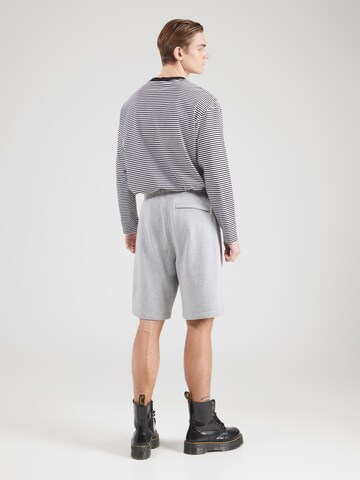 Loosefit Pantalon GUESS JEANS en gris