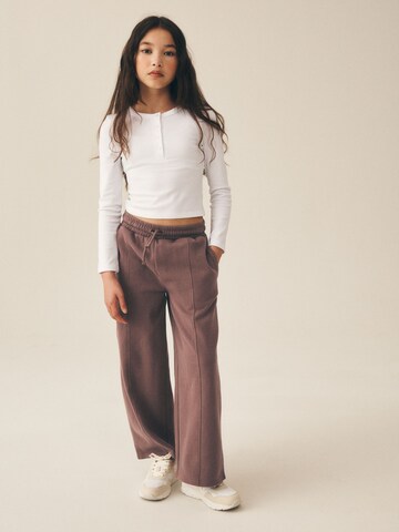 Next - Pierna ancha Pantalón en marrón