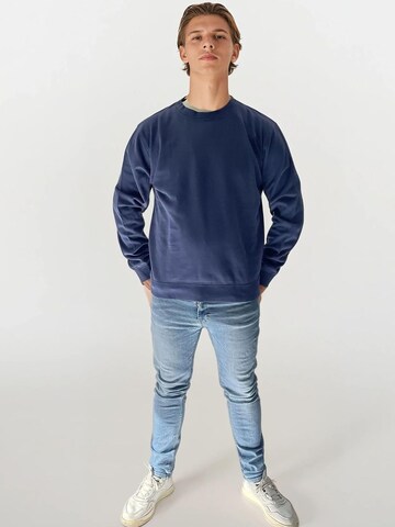 A Question Of (AQO) Sweatshirt 'Johannes' i blå