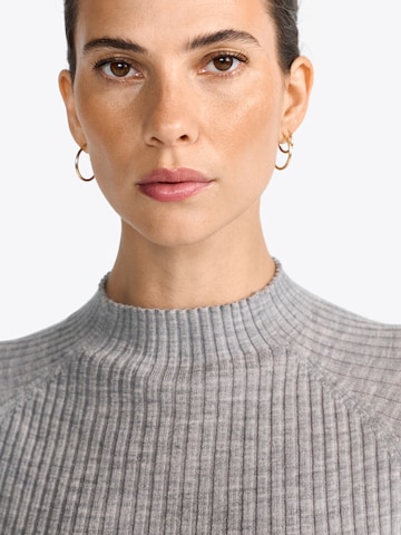 Pullover di Rich & Royal in grigio