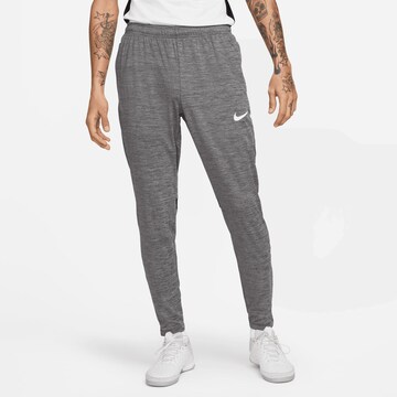 Tapered Pantaloni sportivi di NIKE in grigio: frontale