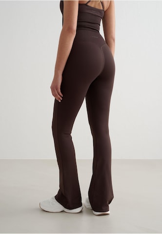 Flared Leggings di Aim'n in marrone
