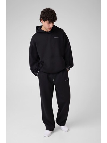 GUESS Sweatshirt in Schwarz