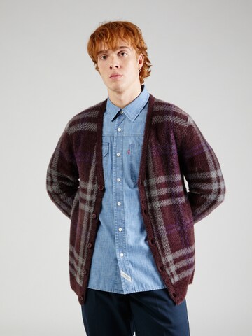 LEVI'S ® Плетена жилетка 'Fluffy Sweater Cardigan' в червено: отпред