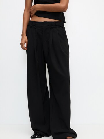 Loosefit Pantaloni con pieghe di Pull&Bear in nero: frontale