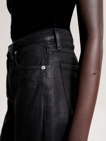 TOMMY HILFIGER Tapered Jeans in Zwart