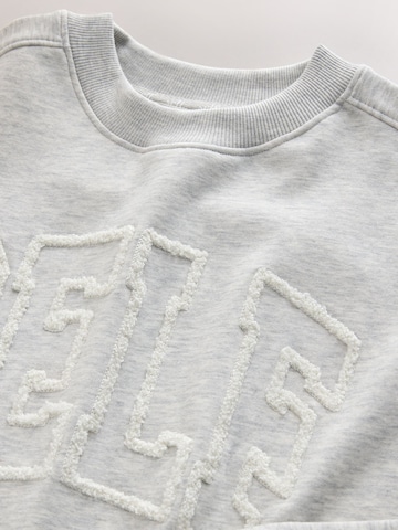 self. Sweatshirt in Grau
