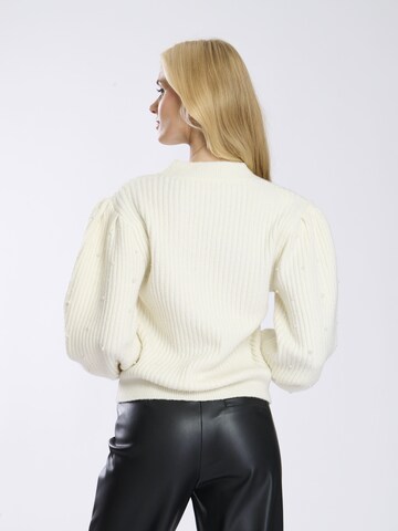 Finding Friday Pullover in Beige