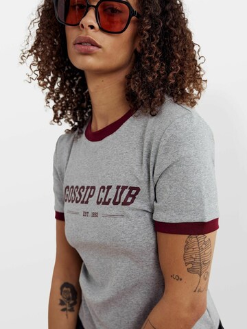 Noella Toppi ' Gossip T-shirt ' värissä harmaa
