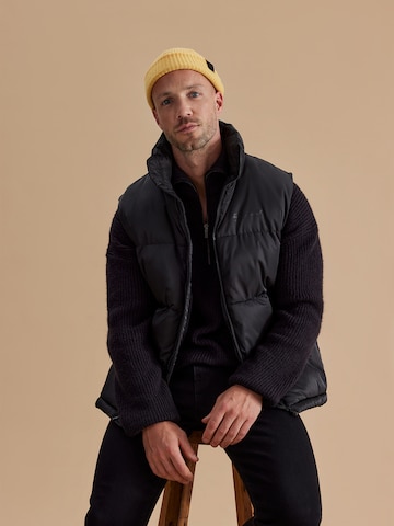 DAN FOX APPAREL Beanie 'Dante' in Yellow: front