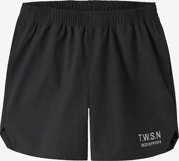 TWO SOON Shorts in Schwarz: Vorderseite