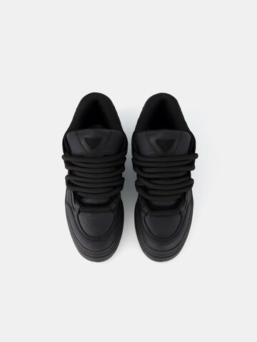 Bershka Sneaker in Schwarz