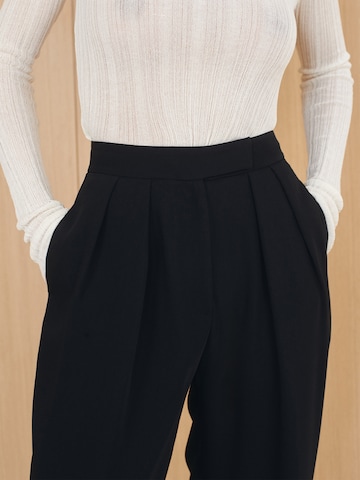 RÆRE by Lorena Rae Tapered Hose 'Lino Tall' in Schwarz