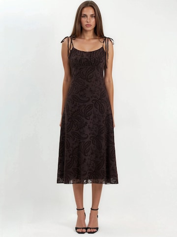 Hiccup Midi Kleid in Braun