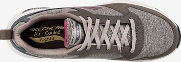 SKECHERS Sneaker in Grau