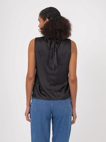 FRESHLIONS Blouse in Zwart