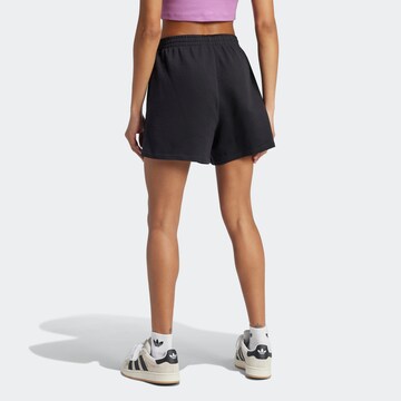 ADIDAS ORIGINALS Loosefit Παντελόνι 'Essentials' σε μαύρο