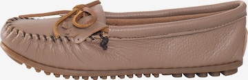 Minnetonka Moccasin 'Deerskin Kilty' in Brown: front