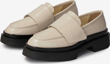 Kazar Studio Classic Flats in Beige: front