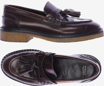Closed Flats & Loafers in 39 in Brown: front