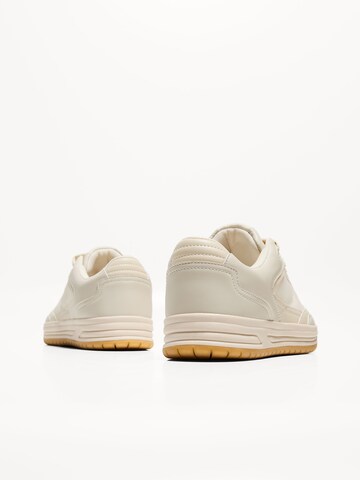 Baskets basses Bershka en beige