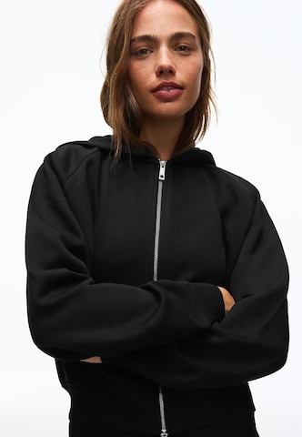 Bershka Collegetakki värissä musta